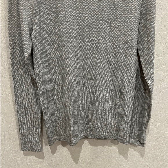 Athleta Flurry Peak Base Layer Shirt Womens Size Medium Turtleneck - Picture 8 of 10